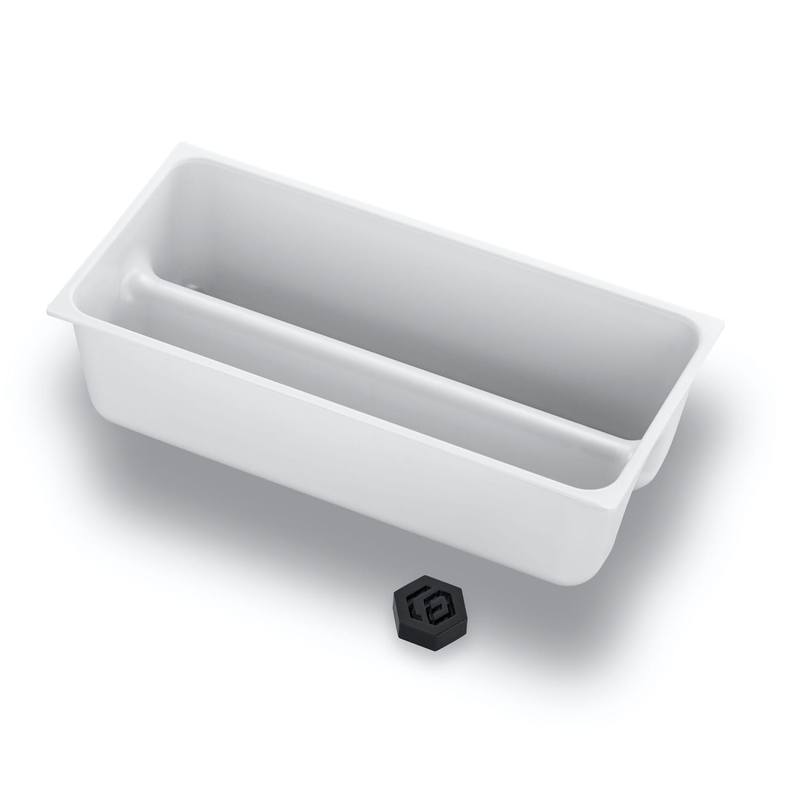 Länglicher Tiefziehbehälter mit Trennwand Länglicher Tiefziehbehälter aus Kunststoff mit Trennwand